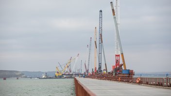 Строители Крымского моста прошли очередной рубеж